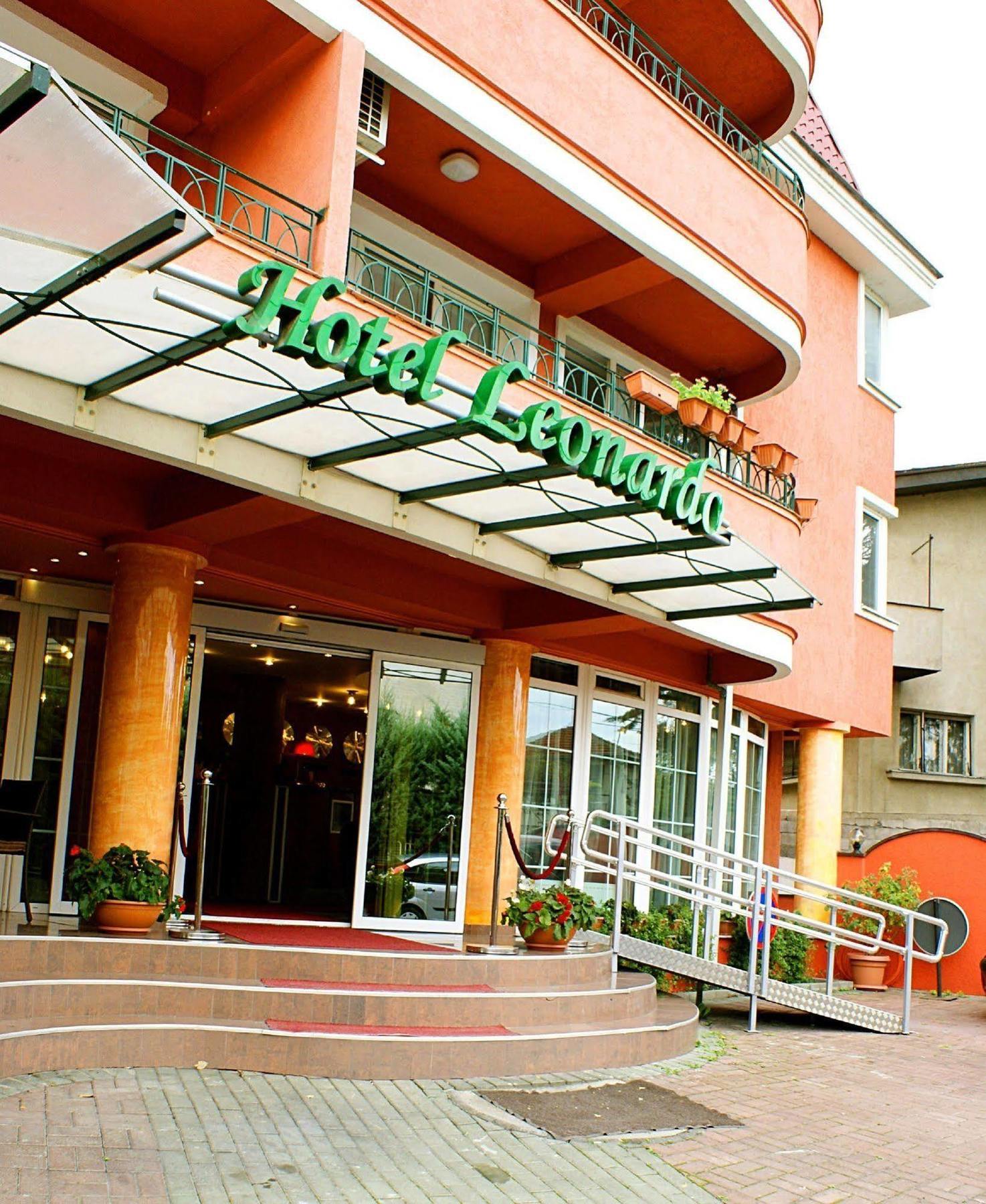 Leonardo Hotel Skopje Exteriör bild