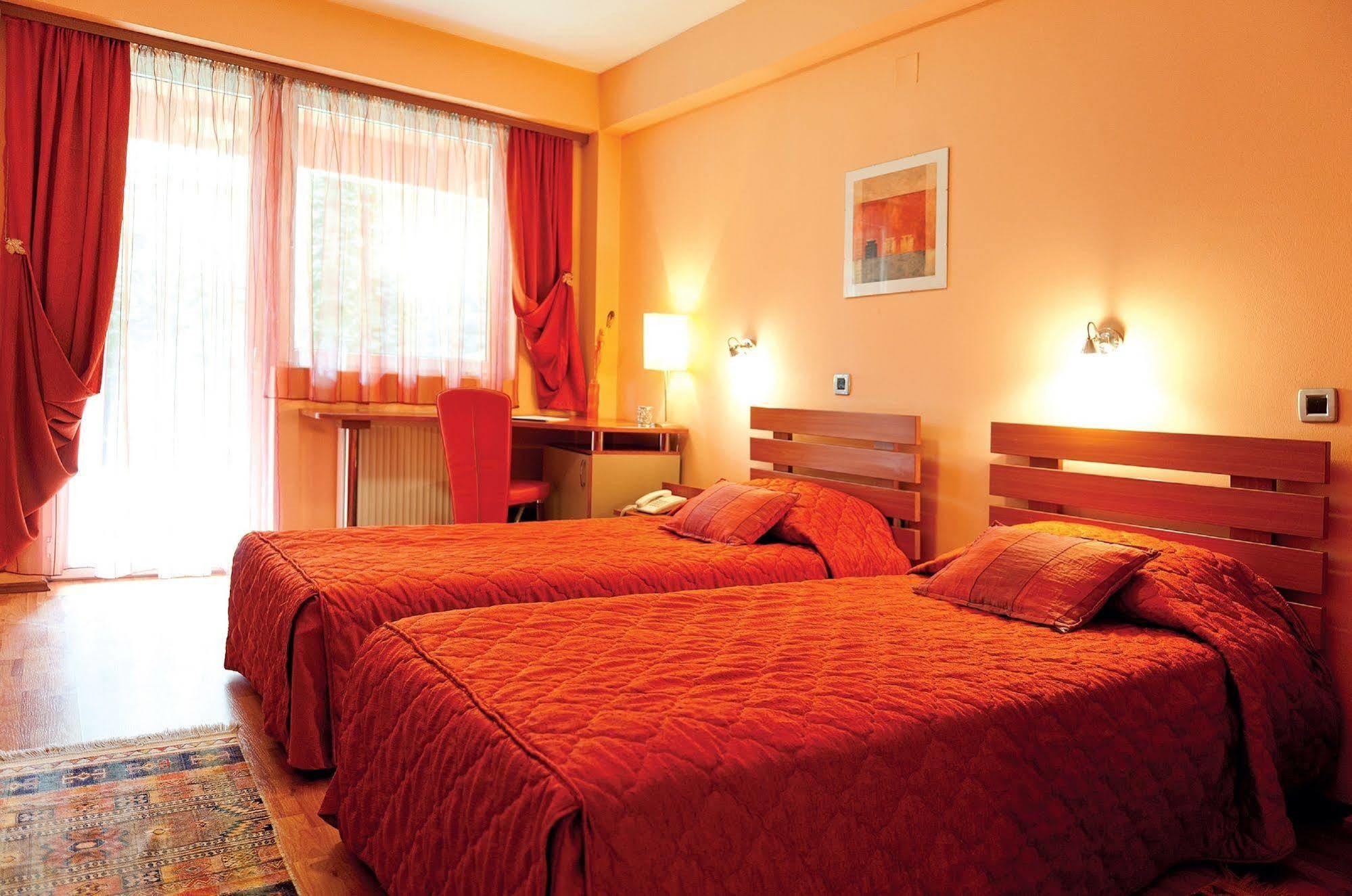 Leonardo Hotel Skopje Exteriör bild