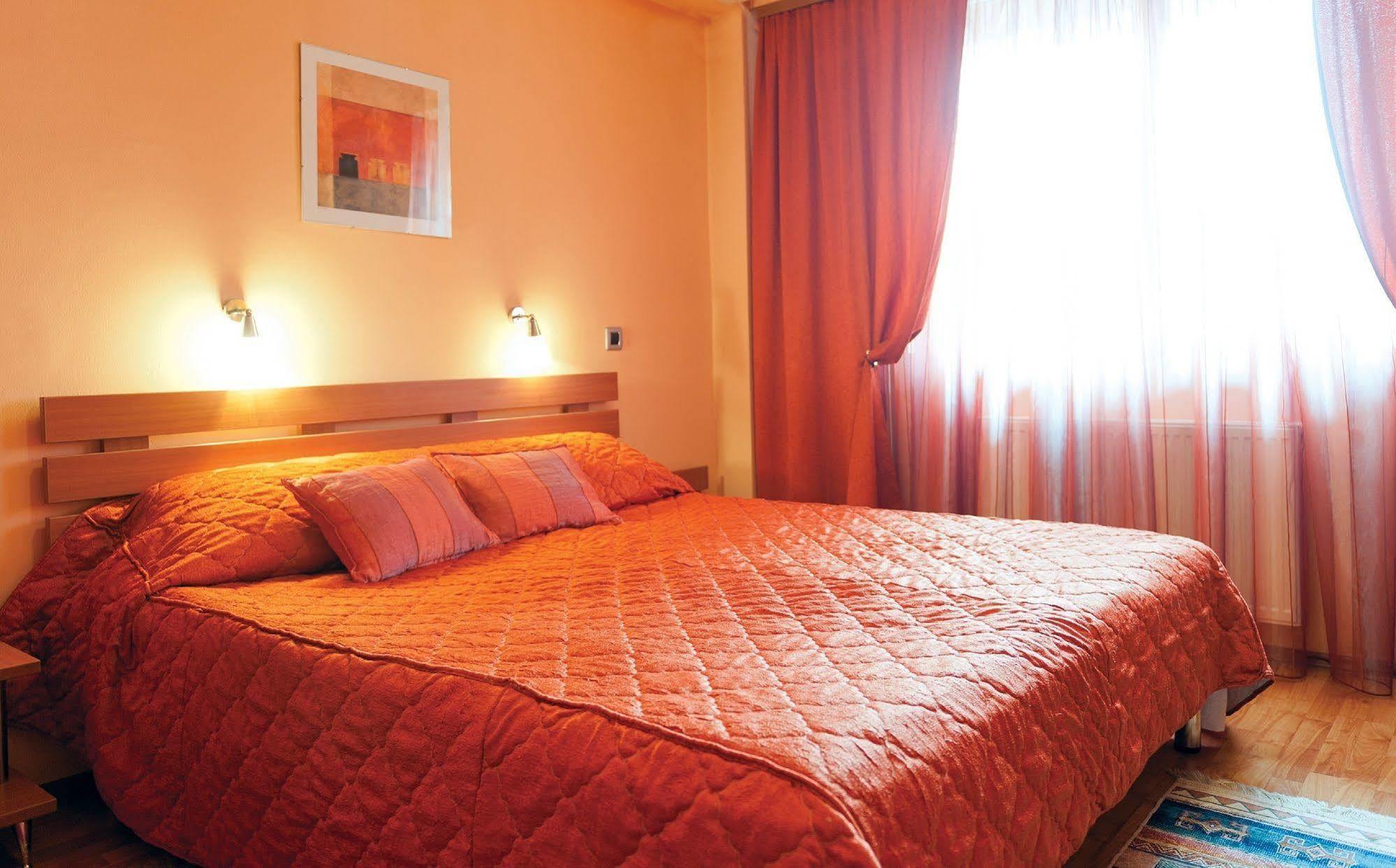 Leonardo Hotel Skopje Exteriör bild