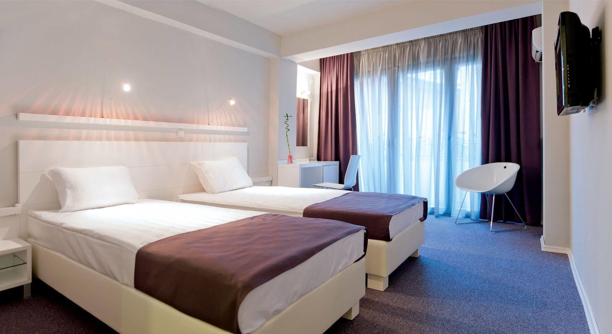 Leonardo Hotel Skopje Exteriör bild