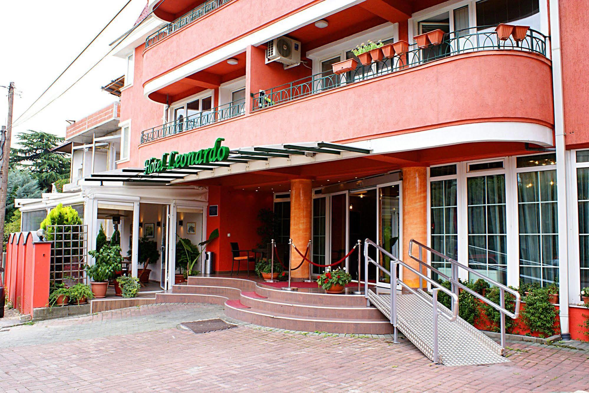Leonardo Hotel Skopje Exteriör bild